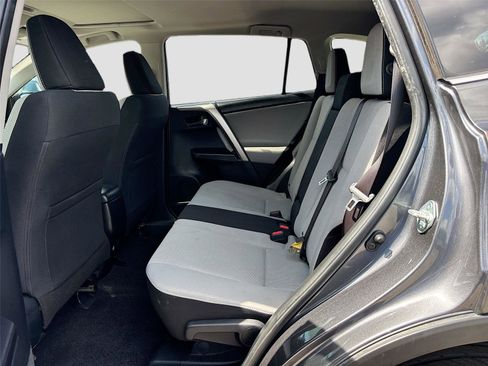 Used 2018 Toyota RAV4 XLE FWD image 24