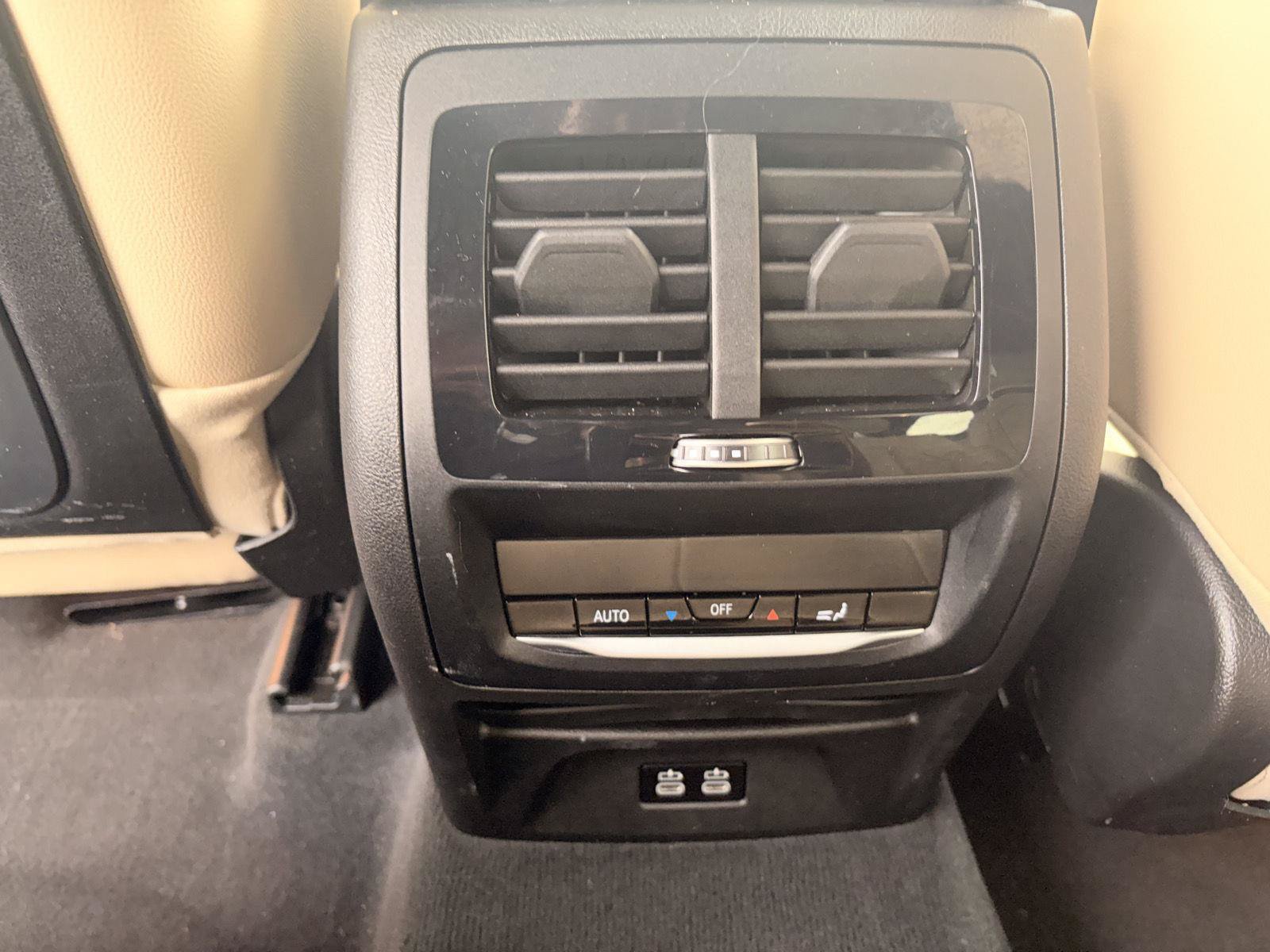 Used 2024 BMW X3 sDrive30i w/ Convenience Package RWD image 13