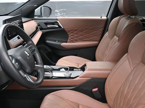 Used 2025 Mitsubishi Outlander SEL image 8