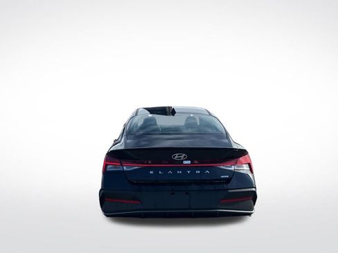 Used 2025 Hyundai Elantra SEL w/ Cargo Package FWD image 6