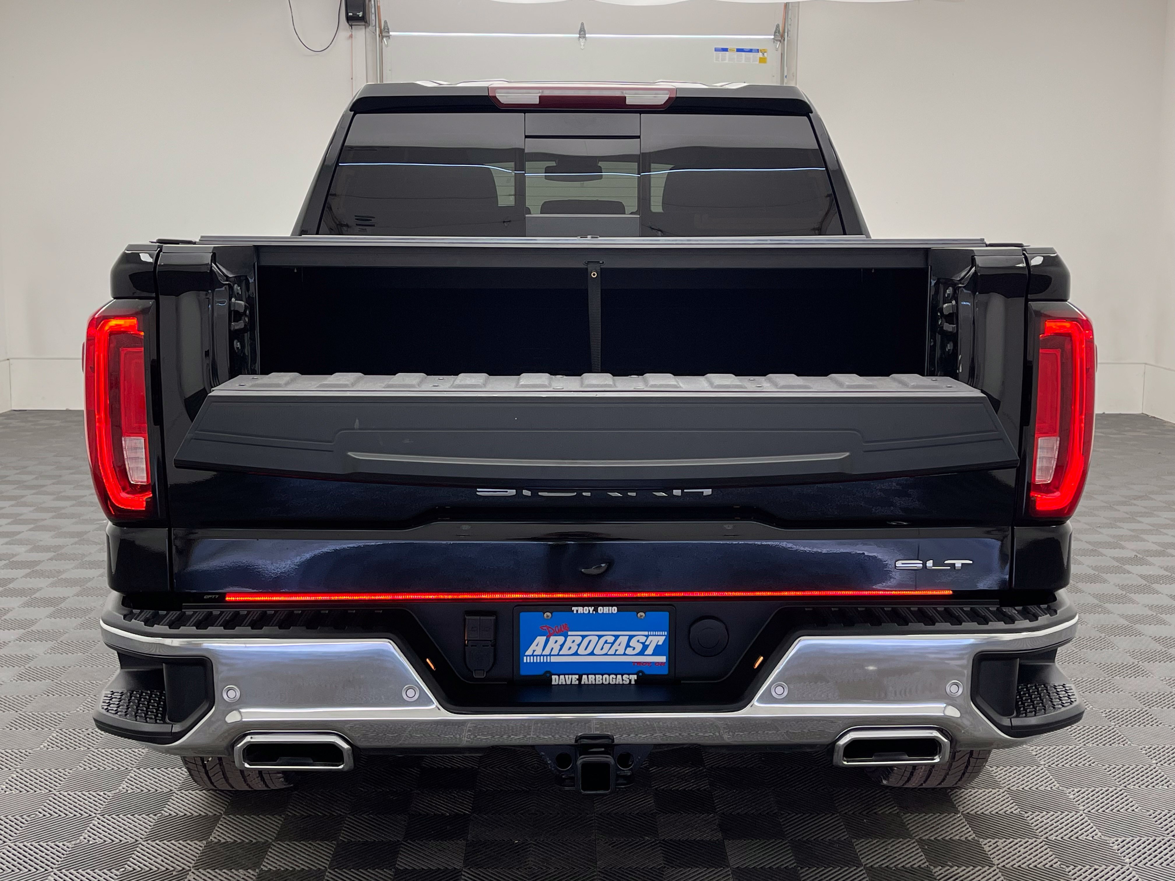 Used 2025 GMC Sierra 1500 SLT w/ SLT Premium Plus Package AWD/4WD image 10