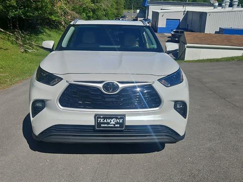 Used 2024 Toyota Highlander XLE AWD/4WD image 8
