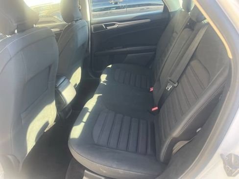 Used 2018 Ford Fusion SE FWD image 29