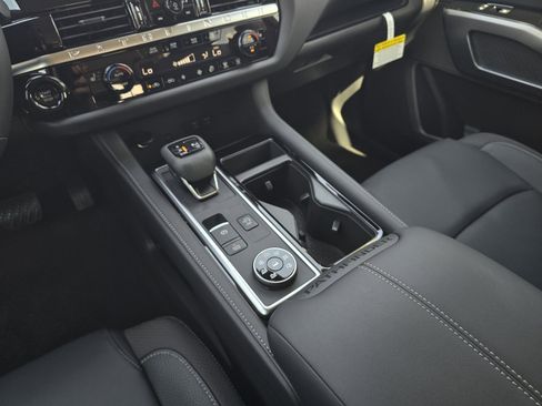 New 2026 Nissan Pathfinder SL image 17