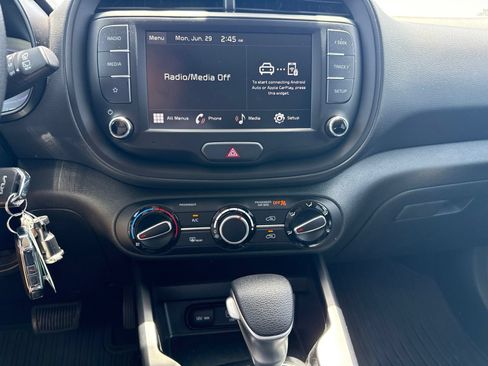 Used 2025 Kia Soul LX w/ LX Technology Package FWD image 12