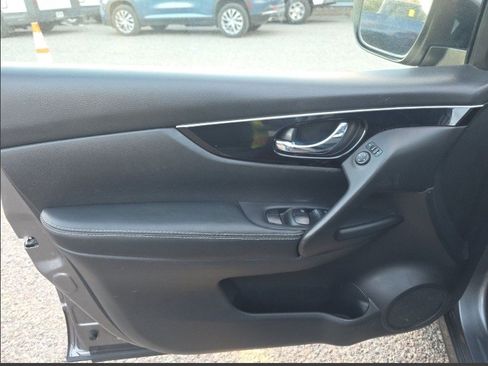 Used 2017 Nissan Rogue Sport SL image 16