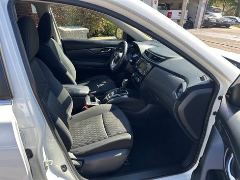 Used 2019 Nissan Rogue SV FWD image 22
