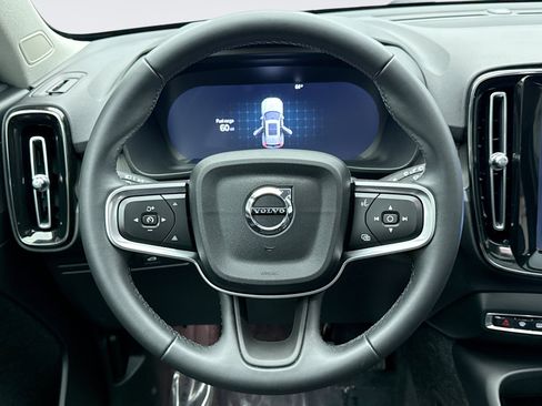 Used 2025 Volvo XC40 B5 Core image 12
