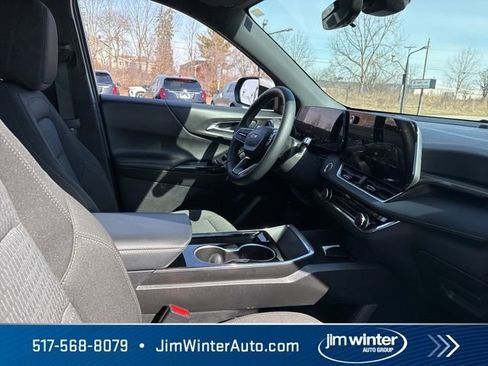 Used 2025 Chevrolet Equinox LT w/ Safety and Technology Package image 14