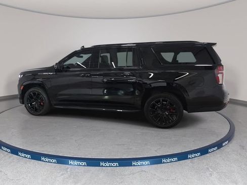 Used 2022 Chevrolet Suburban RST w/ Luxury Package AWD/4WD image 8