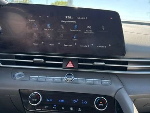 Used 2025 Hyundai Elantra SEL FWD image 10