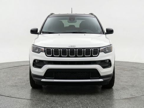 Used 2025 Jeep Compass Limited AWD/4WD image 2
