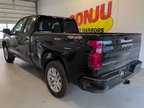 Used 2024 Chevrolet Silverado 1500 Custom AWD/4WD image 2