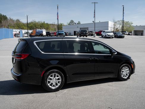 New 2026 Chrysler Pacifica Select image 10