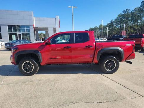 Certified 2025 Toyota Tacoma TRD Off-Road image 2