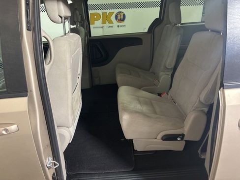 Used 2015 Dodge Grand Caravan SXT w/ UConnect Hands-Free Group image 18