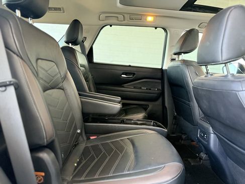 Used 2022 Nissan Pathfinder Platinum w/ Cargo Package image 57