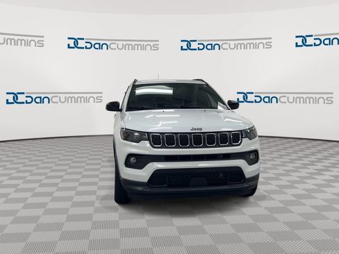 Used 2023 Jeep Compass Latitude AWD/4WD image 3