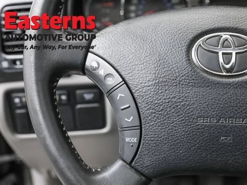 Used 2005 Toyota Land Cruiser AWD/4WD image 15
