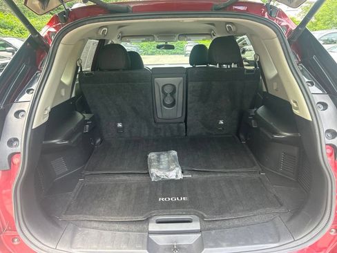 Used 2018 Nissan Rogue SV AWD/4WD image 21