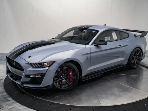 Used 2022 Ford Mustang Shelby GT500 w/ Carbon Fiber Track Pack RWD image 4