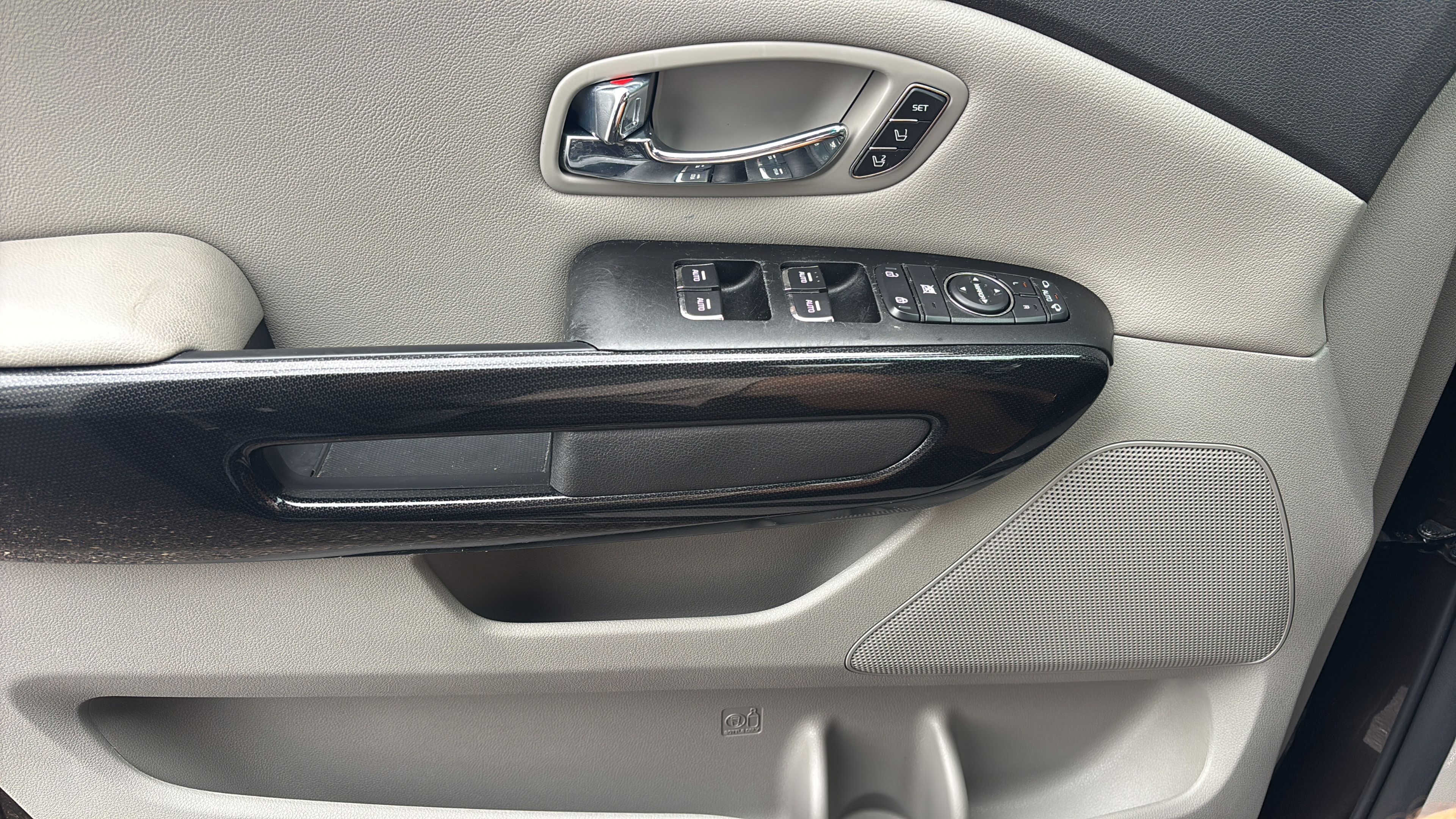 Used 2018 Kia Sedona EX FWD image 21