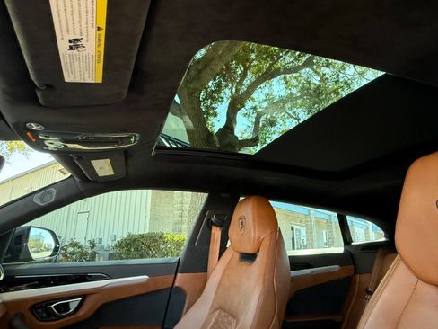 Used 2021 Lamborghini Urus Base AWD 4dr SUV image 37