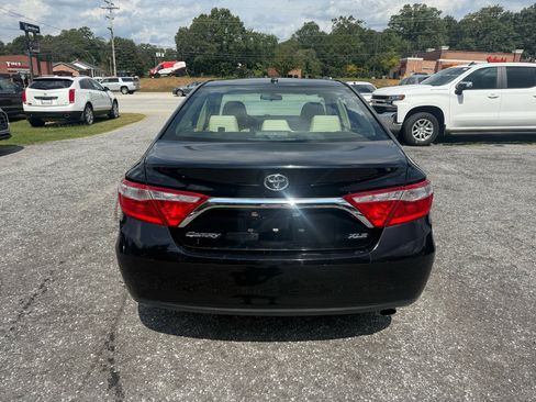 Used 2017 Toyota Camry LE image 14