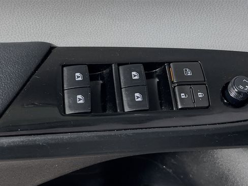 Used 2018 Toyota Prius Two image 17