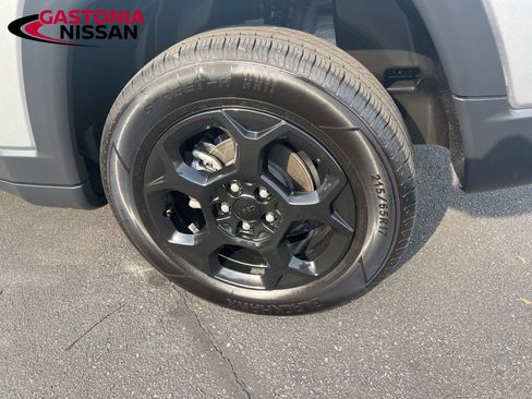 Used 2023 Jeep Compass Trailhawk image 9