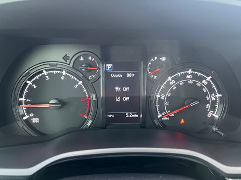 Used 2022 Toyota 4Runner SR5 Premium w/ Moonroof Package AWD/4WD image 26