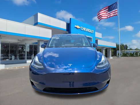Used 2024 Tesla Model Y Long Range AWD/4WD image 8