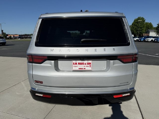 Used 2024 Jeep Wagoneer Series III AWD/4WD image 7