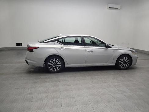 Used 2024 Nissan Altima 2.5 SV image 10