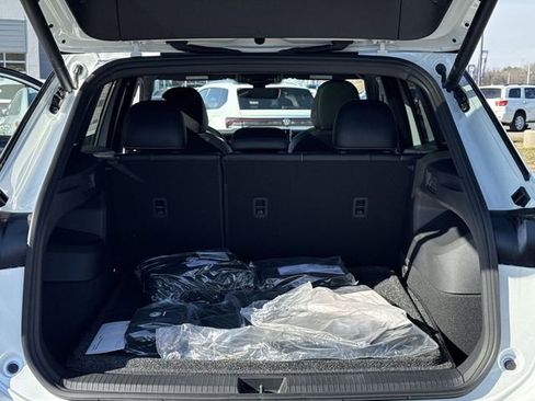 New 2026 Volkswagen Tiguan SE R-Line AWD/4WD image 10