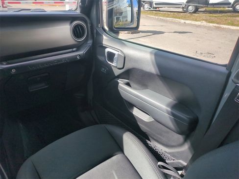 Certified 2018 Jeep Wrangler Unlimited Sport S image 19
