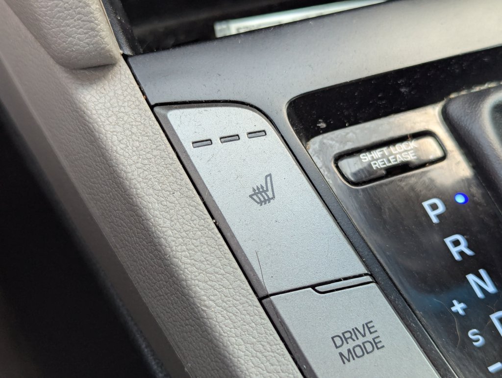 Used 2019 Hyundai Elantra Value Edition FWD image 18