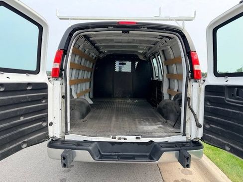Used 2022 Chevrolet Express 2500 w/ Driver Convenience Package RWD image 8