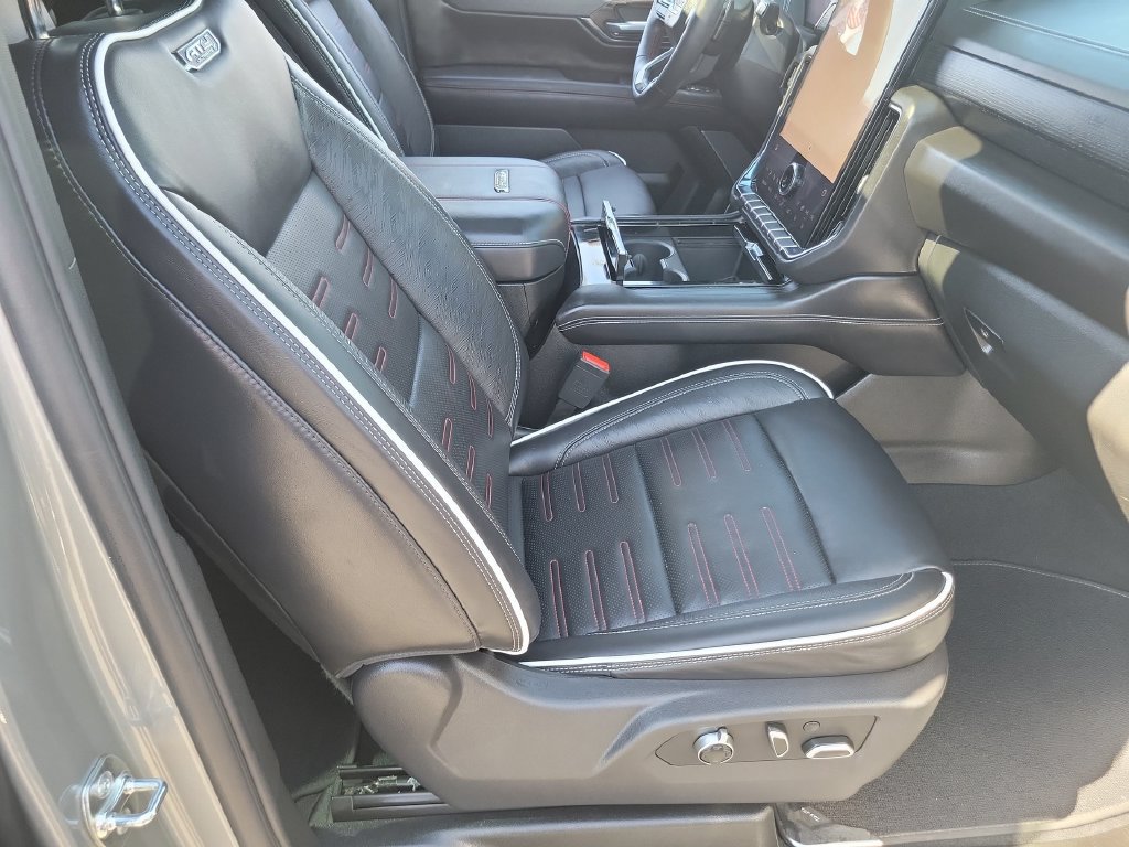 Used 2025 GMC Yukon XL AT4 Ultimate AWD/4WD image 28