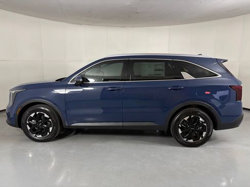 New 2026 Kia Sorento S FWD image 5
