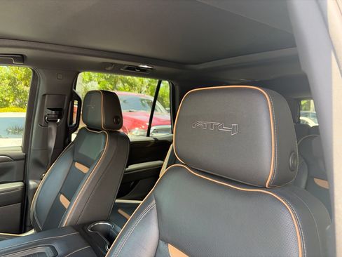 Used 2023 GMC Yukon AT4 w/ Technology Package AWD/4WD image 9