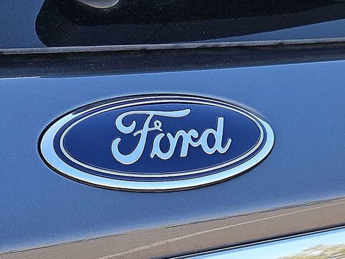 Used 2024 Ford Explorer XLT RWD image 12
