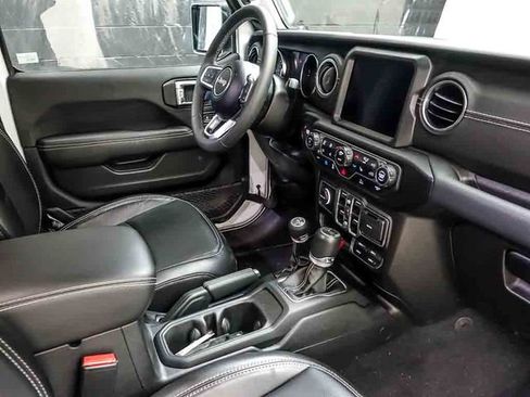 Used 2023 Jeep Wrangler Unlimited Sahara w/ Cold Weather Group AWD/4WD image 29
