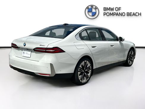 New 2026 BMW 530i RWD image 6