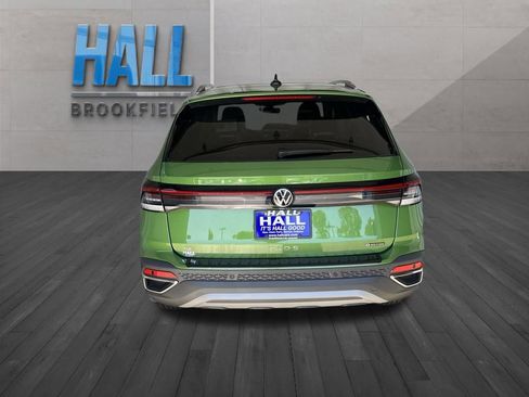 New 2025 Volkswagen Taos SE image 4