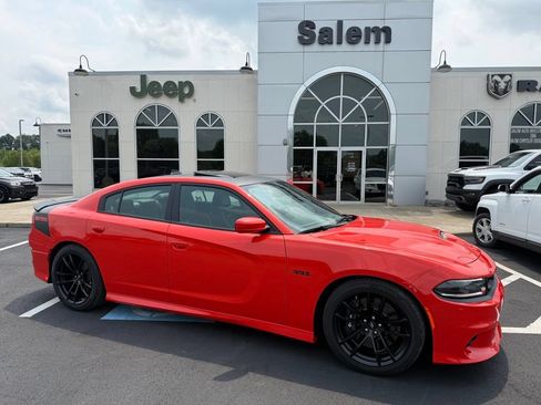 Used 2017 Dodge Charger R/T RWD image 1