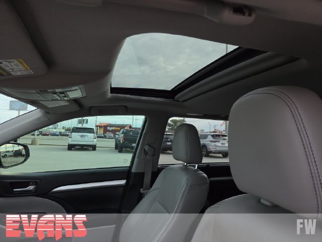Used 2015 Toyota Highlander XLE AWD/4WD image 22