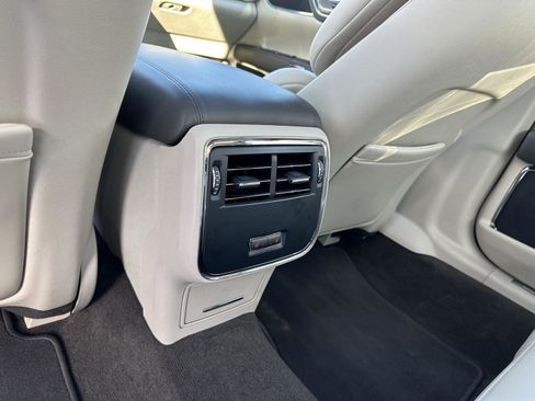 Used 2019 Lincoln Continental Select w/ Continental Climate Package image 20