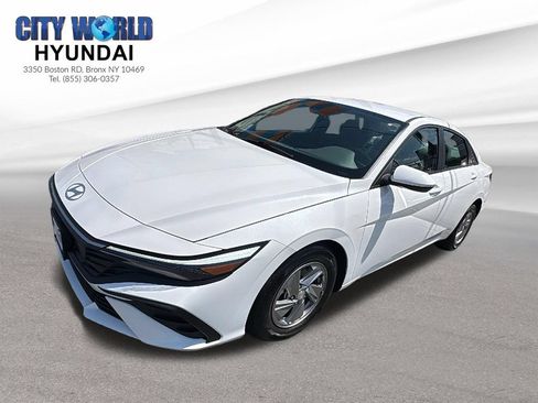 Used 2024 Hyundai Elantra SE FWD image 1