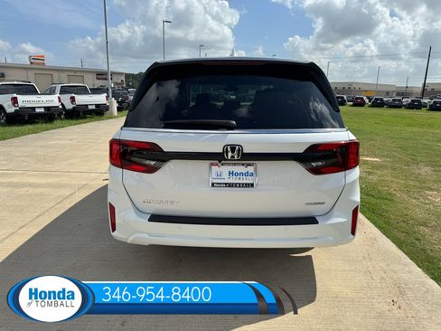 New 2026 Honda Odyssey Touring image 5